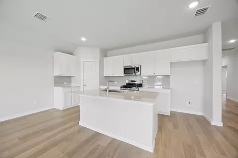 Kitchen - 804 Rockcloud Dr, Haslet, TX 76052 photo 2 of 6