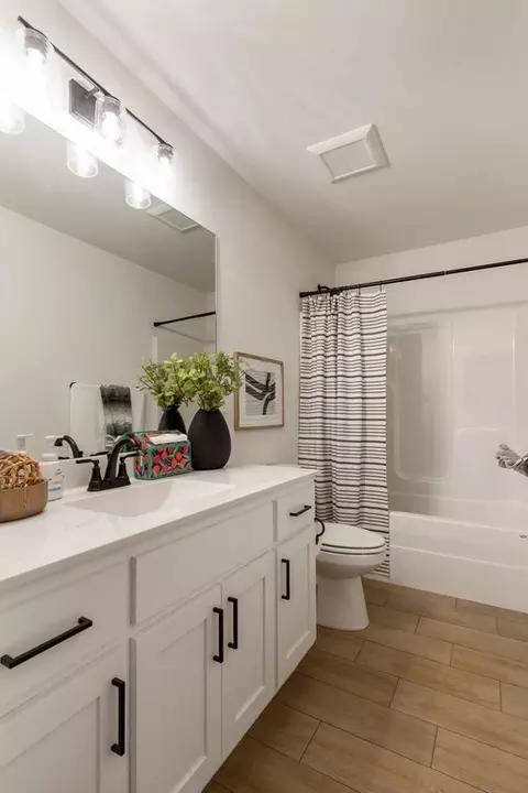 Bath - 1535 E 36th St N, Tulsa, OK 74106 photo 5 of 6