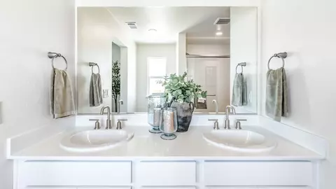 Bath - 655 Fraser Loop, Dayton, NV 89403 photo 2 of 5