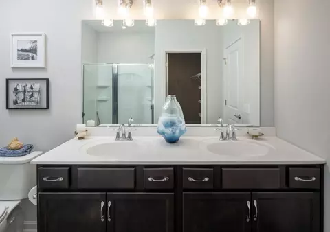 Bath - 2204 Ridgeline Dr, Hebron, KY 41048 photo 6 of 6