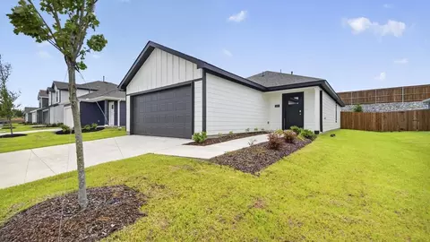 3008 Carrington Hill Dr, Sherman, TX 75092