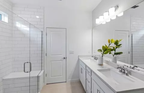 Bath - 8316 SW 46th Ave, Ocala, FL 34476 photo 2 of 3