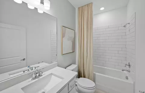 Bath - 8316 SW 46th Ave, Ocala, FL 34476 photo 3 of 3
