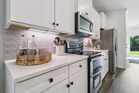 Kitchen - 203 Engineer Ln, Irmo, SC 29063 photo 2 of 4