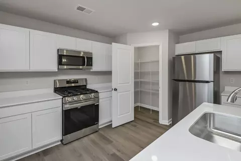 Kitchen - Us Highway 521, Sumter, SC 29153 photo 6 of 7