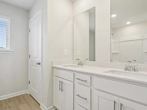 Bath - 5150 Crescendo Cir, Fairburn, GA 30213 photo 3 of 8