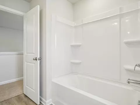 Bath - 5150 Crescendo Cir, Fairburn, GA 30213 photo 4 of 8
