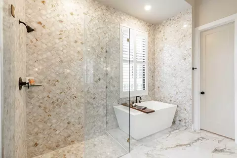 Bath - 2012 Acoma Way, Argyle, TX 76226 photo 4 of 5