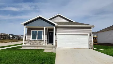 5641 153rd St, Urbandale, IA 50323
