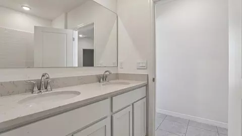 Bath - 6322 Pecan Course Pl, Ocala, FL 34472 photo 2 of 3