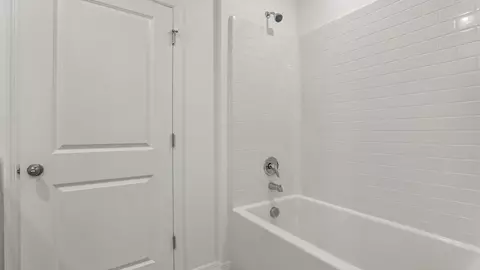 Bath - 6322 Pecan Course Pl, Ocala, FL 34472 photo 3 of 3