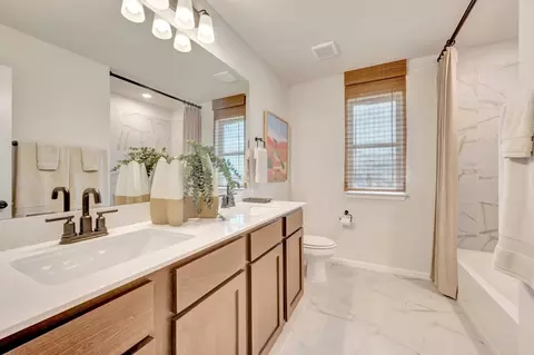 Bath - 5100 Edge Way, Argyle, TX 76226 photo 3 of 5