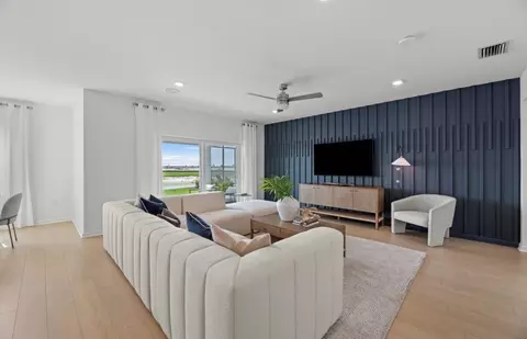 Living - 616 Cotella Cv, Bradenton, FL 34212 photo 2 of 4