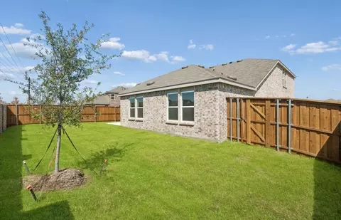 Exterior - 327 Pine St, Howe, TX 75459 photo 4 of 7