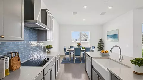 Kitchen - 8218 Golden Beach Ct, Parrish, FL 34219 photo 4 of 7
