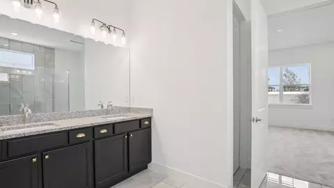 Bath - 8218 Golden Beach Ct, Parrish, FL 34219 photo 4 of 5