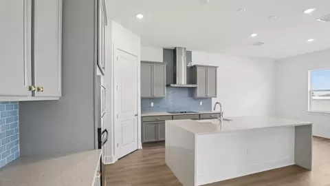 Kitchen - 8218 Golden Beach Ct, Parrish, FL 34219 photo 2 of 7