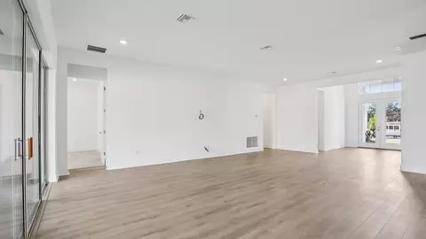 Living - 8218 Golden Beach Ct, Parrish, FL 34219 photo 1 of 6