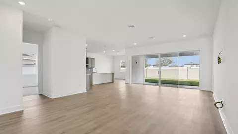 Living - 8218 Golden Beach Ct, Parrish, FL 34219 photo 3 of 6