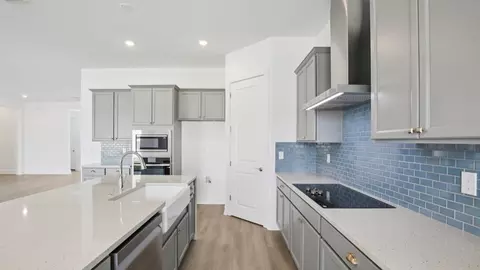 Kitchen - 8218 Golden Beach Ct, Parrish, FL 34219 photo 5 of 7