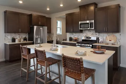 Kitchen - 3887 SW 38th St, Gresham, OR 97080 photo 3 of 7