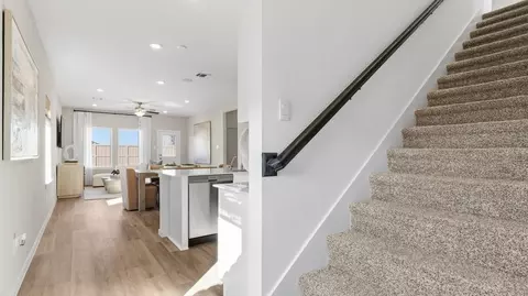 Entry Way - 1307 Angelfish Dr, Rosharon, TX 77583 photo 4 of 4