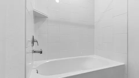 Bath - 1307 Angelfish Dr, Rosharon, TX 77583 photo 4 of 4