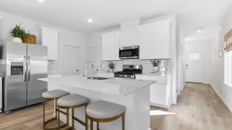 Kitchen - 1307 Angelfish Dr, Rosharon, TX 77583 photo 3 of 3