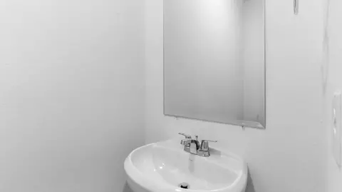 Bath - 1307 Angelfish Dr, Rosharon, TX 77583 photo 1 of 4