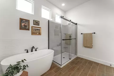 Bath - 1393 E Macon St, Republic, MO 65738 photo 5 of 5