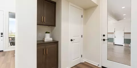 Entry Way - 17485 Bear Crk, Hesperia, CA 92345 photo 7 of 11
