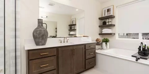 Bath - 17485 Bear Crk, Hesperia, CA 92345 photo 6 of 7