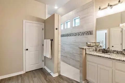 Bath - 6132 Messina, Temple, TX 76502 photo 1 of 4