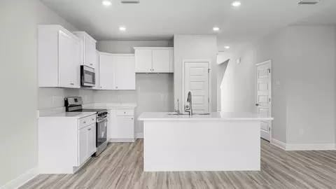 50 Hatten Ct, Mary Esther, FL 32569