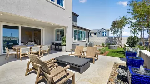 Exterior - Magic Mtn Pkwy & Commerce Ctr D, Valencia, CA 91381 photo 4 of 5