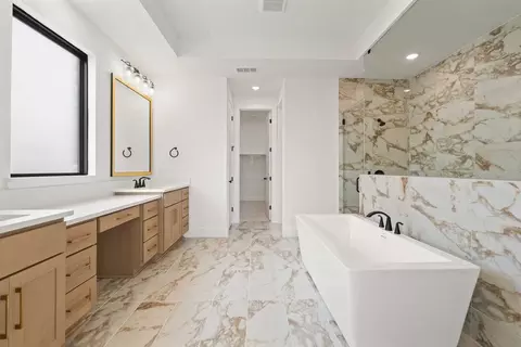 Bath - 2113 Tupelo Trl, Argyle, TX 76226 photo 1 of 3