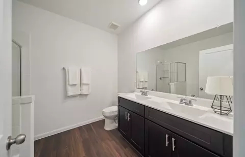 Bath - 612 Ruby Bend Ln, Montgomery, TX 77356 photo 1 of 4