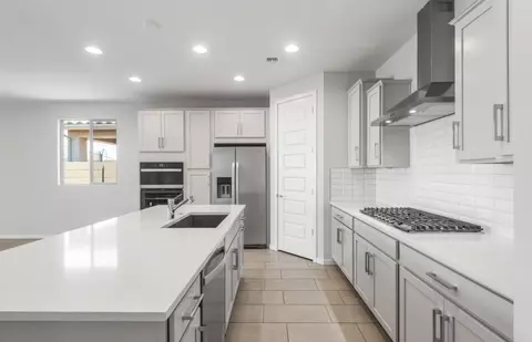 Kitchen - 10030 S Bickwell Trl, Apache Junction, AZ 85120 photo 3 of 5