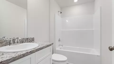 Bath - 3992 Oxford Ave, Chipley, FL 32428 photo 4 of 5