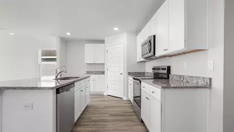 Kitchen - 3992 Oxford Ave, Chipley, FL 32428 photo 1 of 7