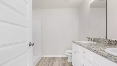 Bath - 3992 Oxford Ave, Chipley, FL 32428 photo 1 of 5