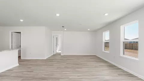 Living - 3992 Oxford Ave, Chipley, FL 32428 photo 2 of 2