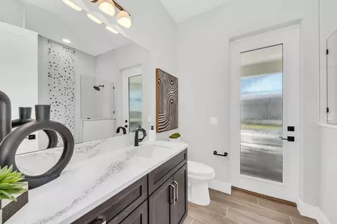 Bath - 304 Monet Trl, Bradenton, FL 34212 photo 2 of 7