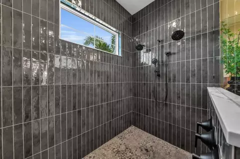 Bath - 304 Monet Trl, Bradenton, FL 34212 photo 4 of 7