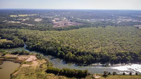 102 Short Toed Swoop, Cedar Creek, TX 78612