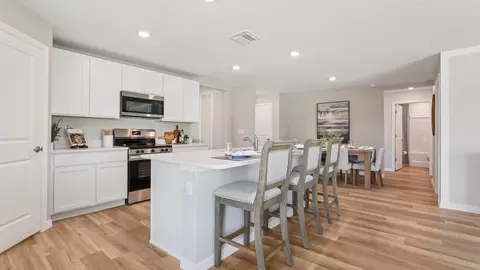 Kitchen - 2154 NE 28th Pl, Ocala, FL 34470 photo 2 of 5