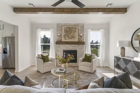 Living - 31042 E 65th Pl S, Broken Arrow, OK 74014 photo 2 of 11
