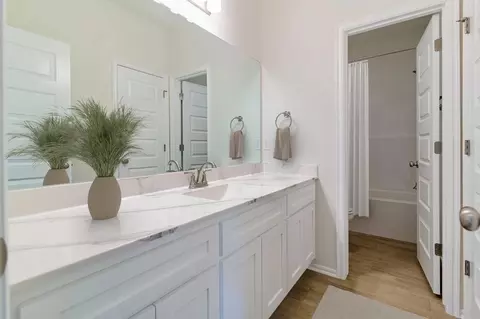 Bath - 31042 E 65th Pl S, Broken Arrow, OK 74014 photo 3 of 11