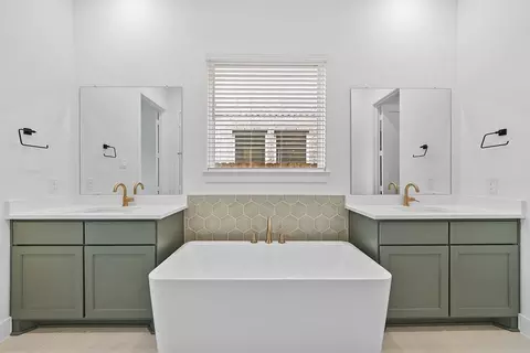 Bath - 1673 Willow Bean Dr, Georgetown, TX 78633 photo 3 of 5