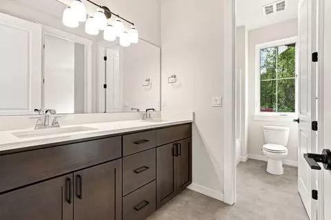 Bath - 1595 Lockridge Loop E, Enumclaw, WA 98022 photo 3 of 5